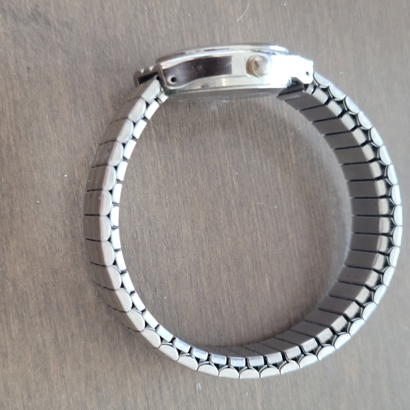 Women's quartz watch - Picture 3 of 3